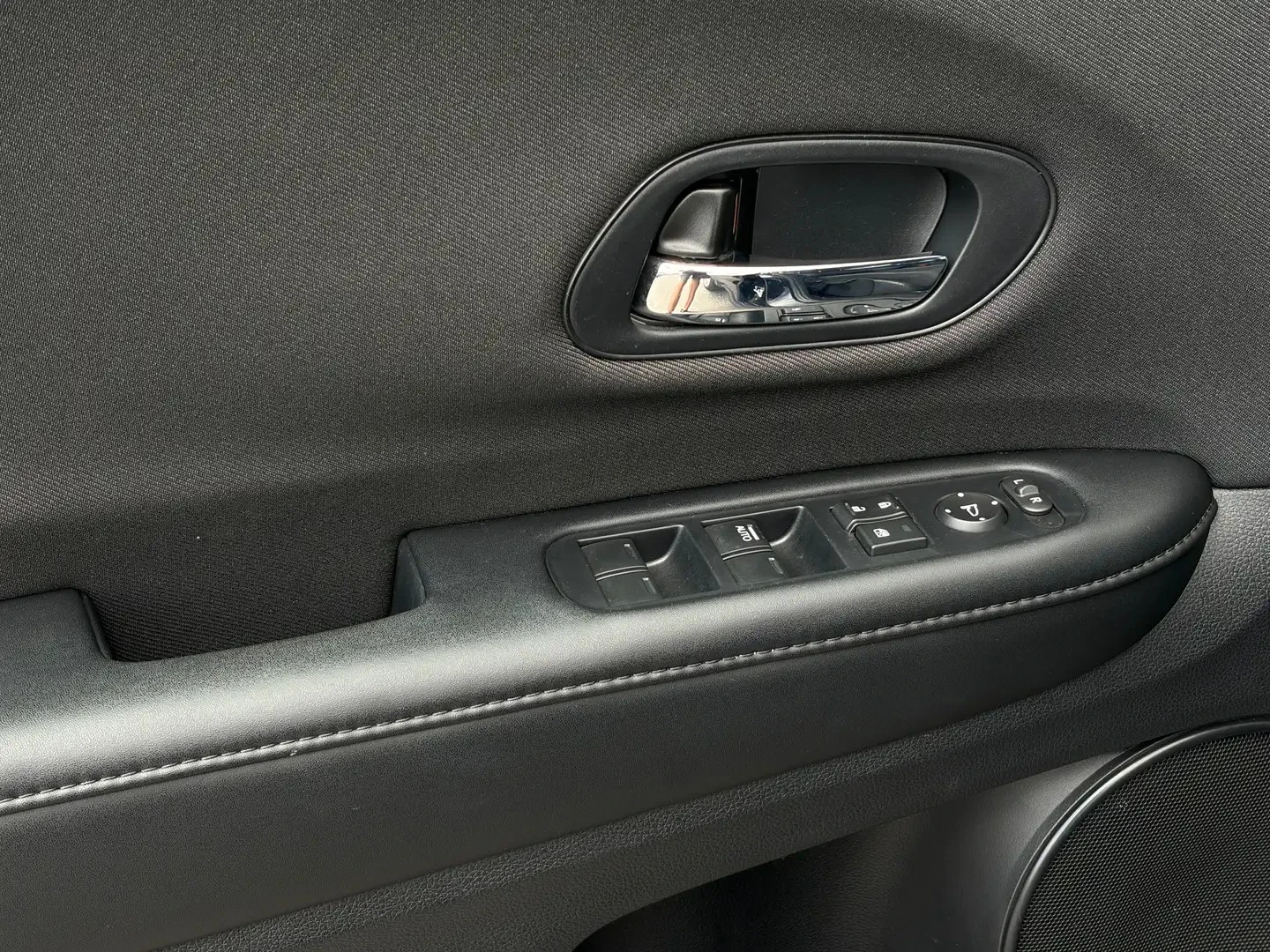 Honda Hr-v AWD* * Камера* * Подгрев* * Дистроник* * , снимка 10 - Автомобили и джипове - 56646307