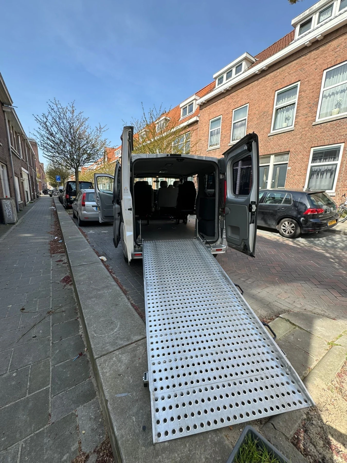 Opel Vivaro, снимка 10 - Бусове и автобуси - 54348467