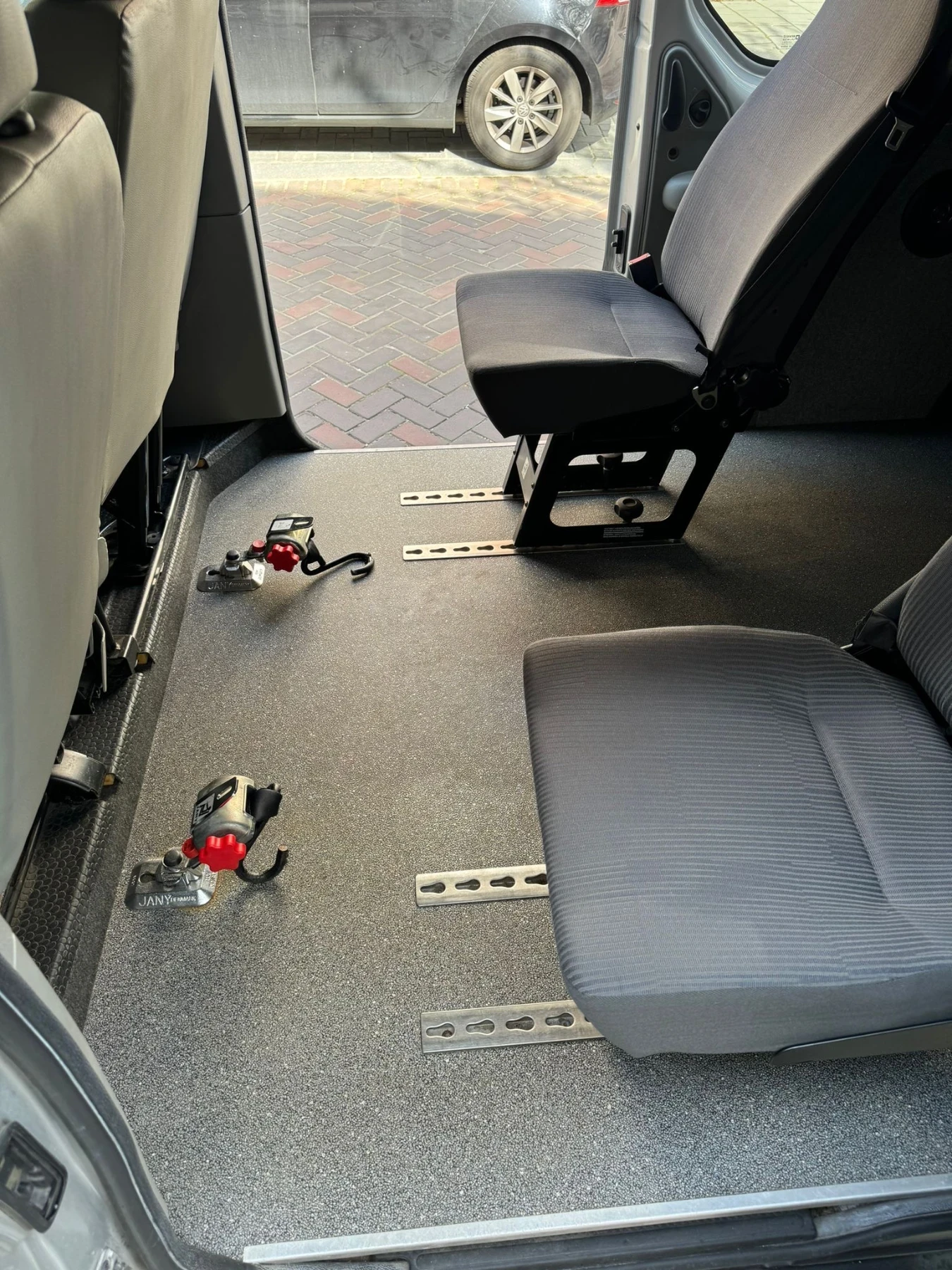 Opel Vivaro, снимка 5 - Бусове и автобуси - 54348467