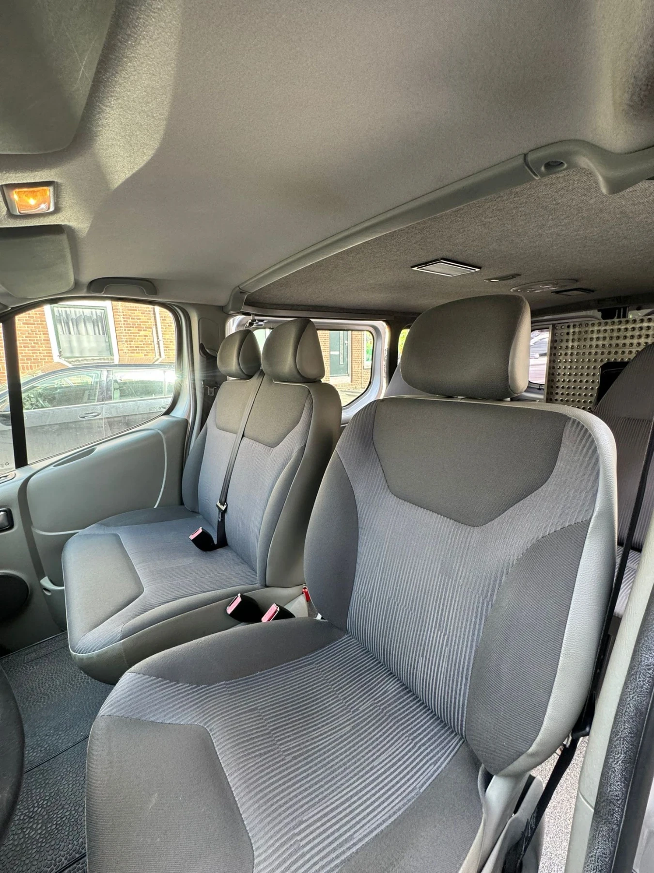 Opel Vivaro, снимка 4 - Бусове и автобуси - 54348467