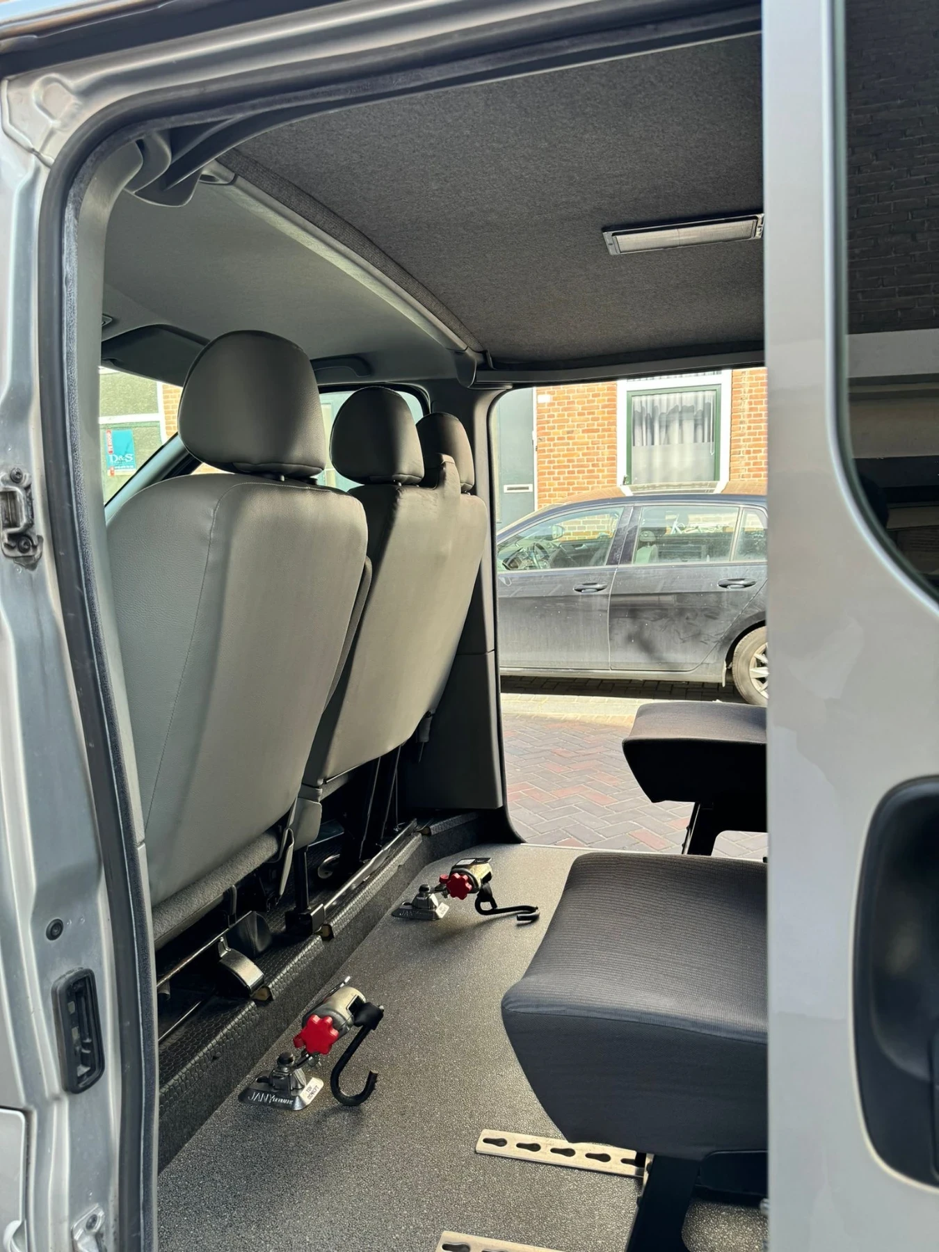 Opel Vivaro, снимка 6 - Бусове и автобуси - 54348467