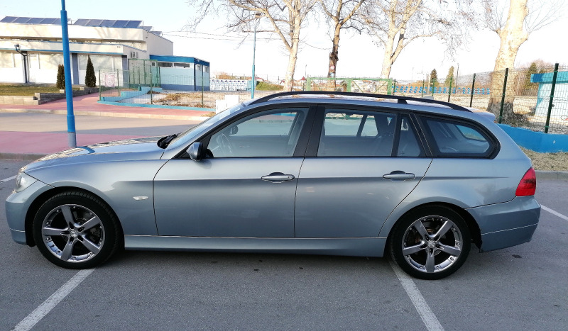 BMW 320  Нави/Панорама/Парктроник/Подгрев, снимка 4 - Автомобили и джипове - 44329906