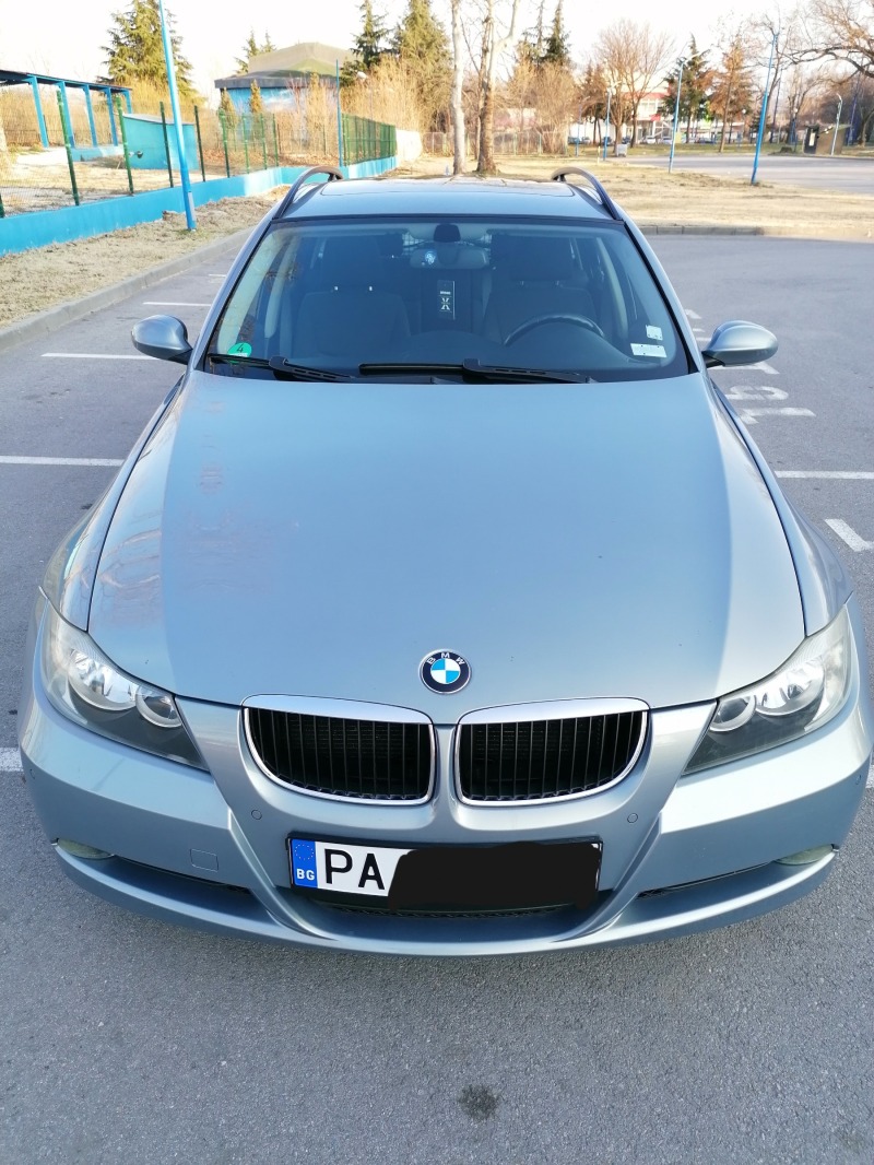 BMW 320  Нави/Панорама/Парктроник/Подгрев, снимка 2 - Автомобили и джипове - 44329906
