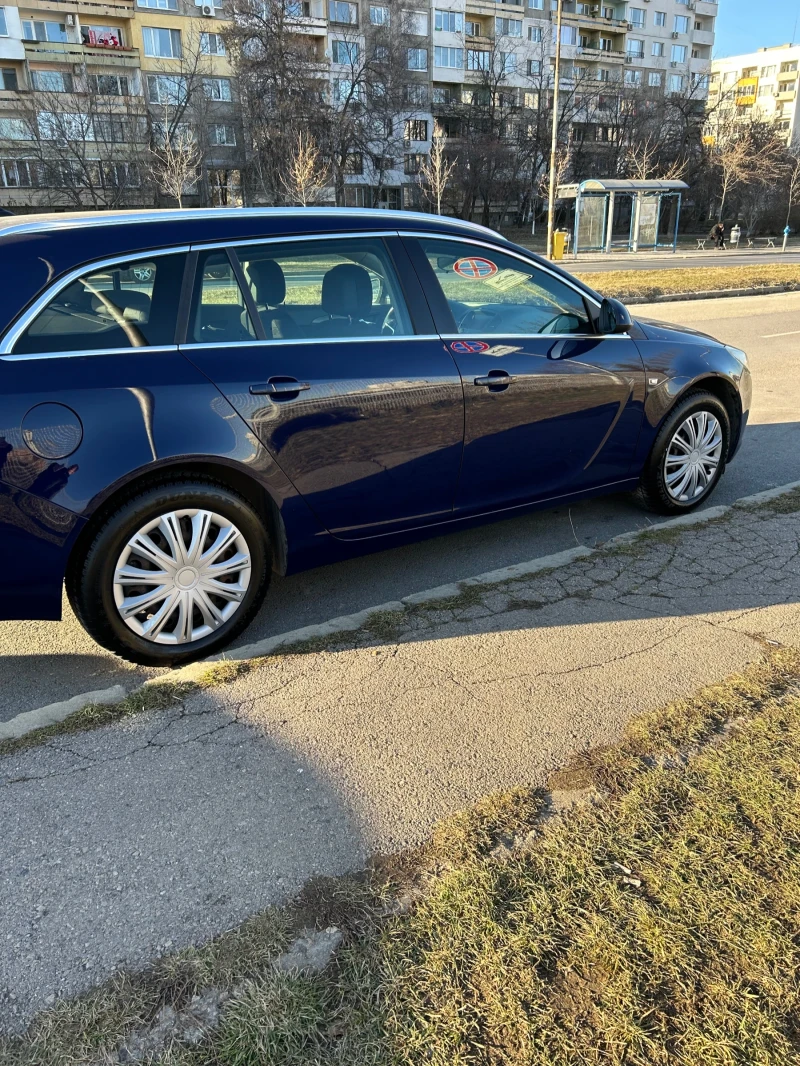 Opel Insignia Sports tourer sw, снимка 9 - Автомобили и джипове - 47538039