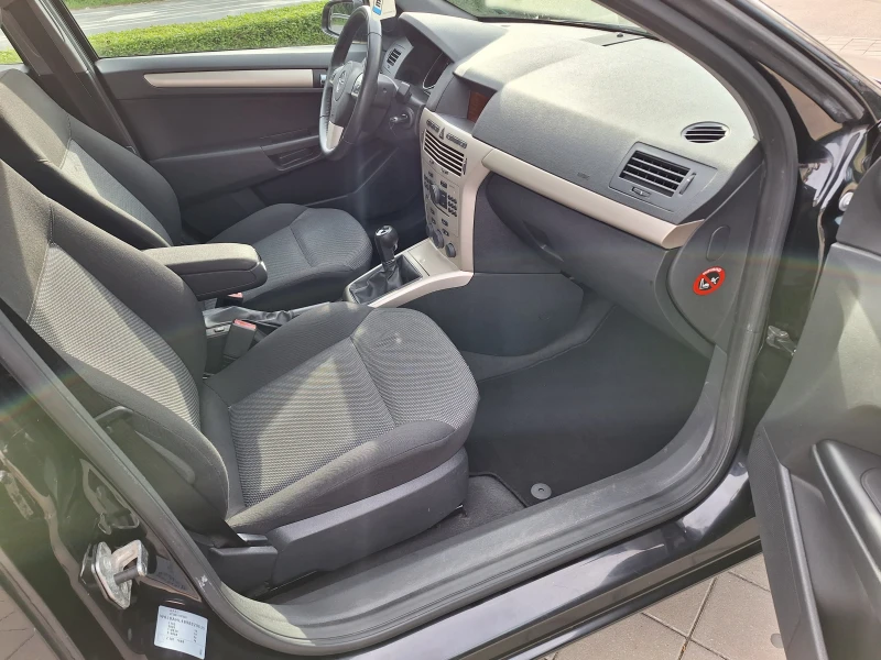 Opel Astra 1.6i Luxuri!, снимка 13 - Автомобили и джипове - 50385855