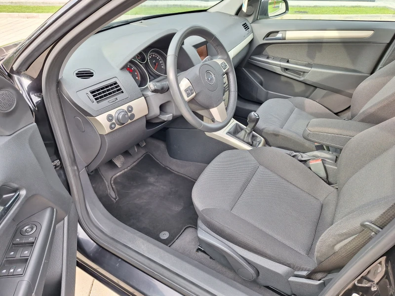 Opel Astra 1.6i Luxuri!, снимка 5 - Автомобили и джипове - 50385855