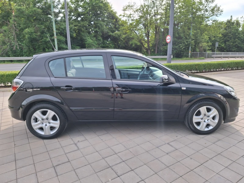 Opel Astra 1.6i Luxuri!, снимка 11 - Автомобили и джипове - 50385855