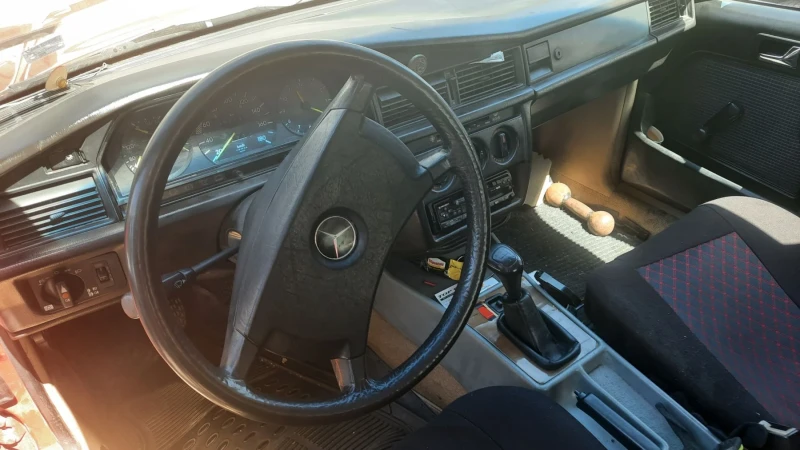Mercedes-Benz 190, снимка 8 - Автомобили и джипове - 51678935