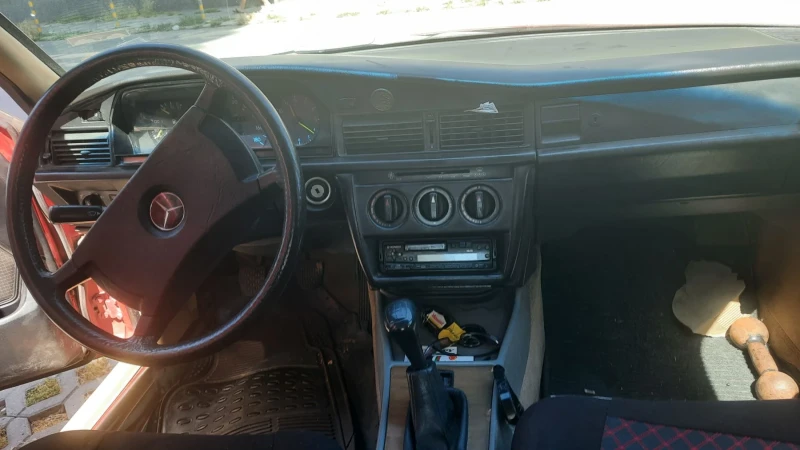 Mercedes-Benz 190, снимка 9 - Автомобили и джипове - 51678935