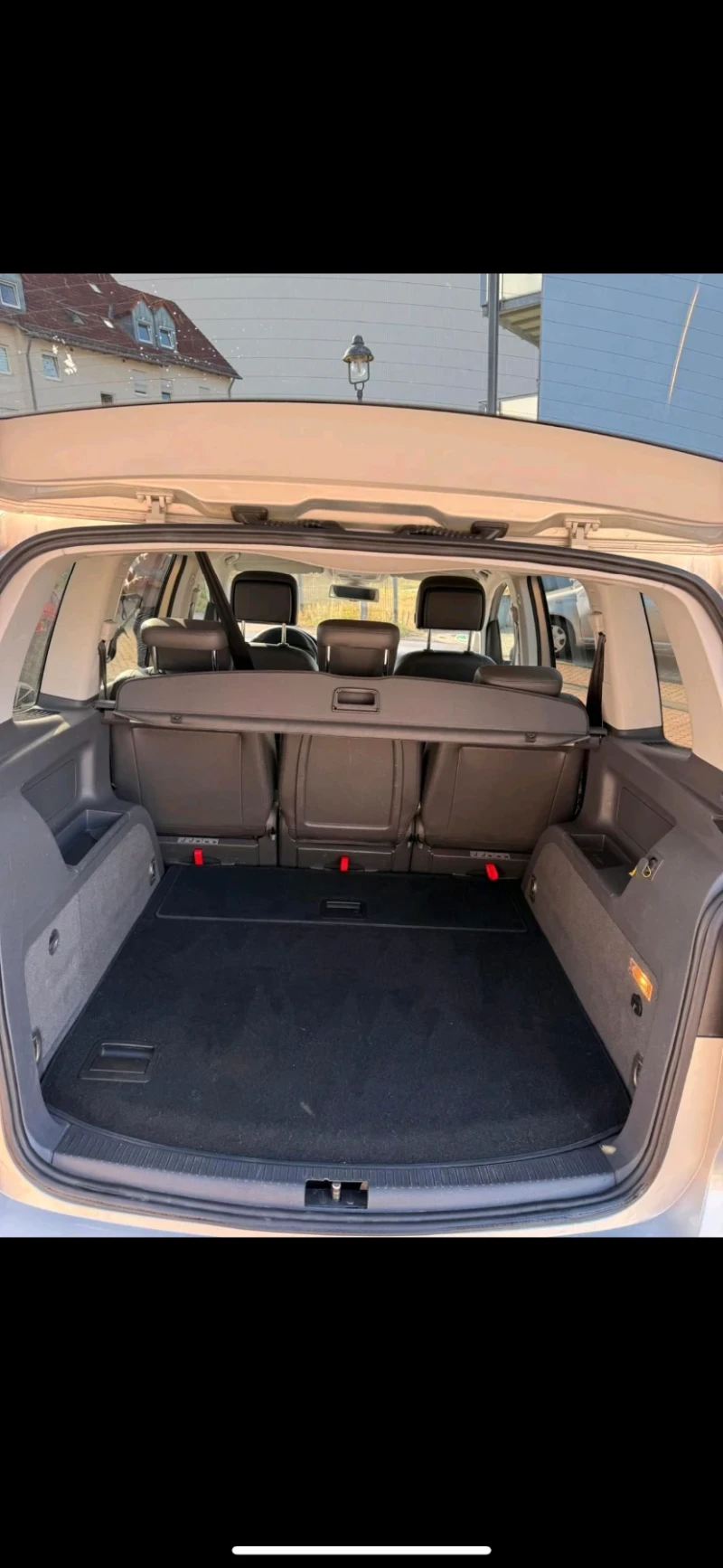 VW Touran Highline, снимка 7 - Автомобили и джипове - 51936225