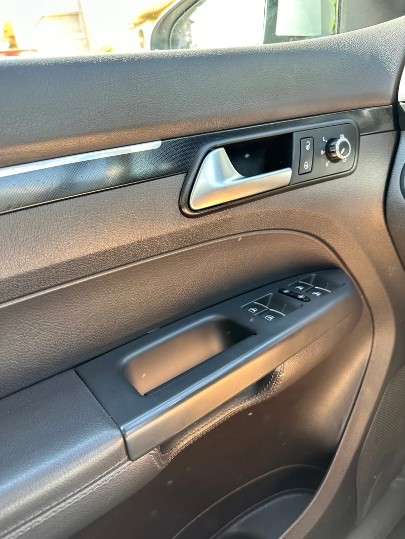 VW Touran Highline, снимка 9 - Автомобили и джипове - 51936225