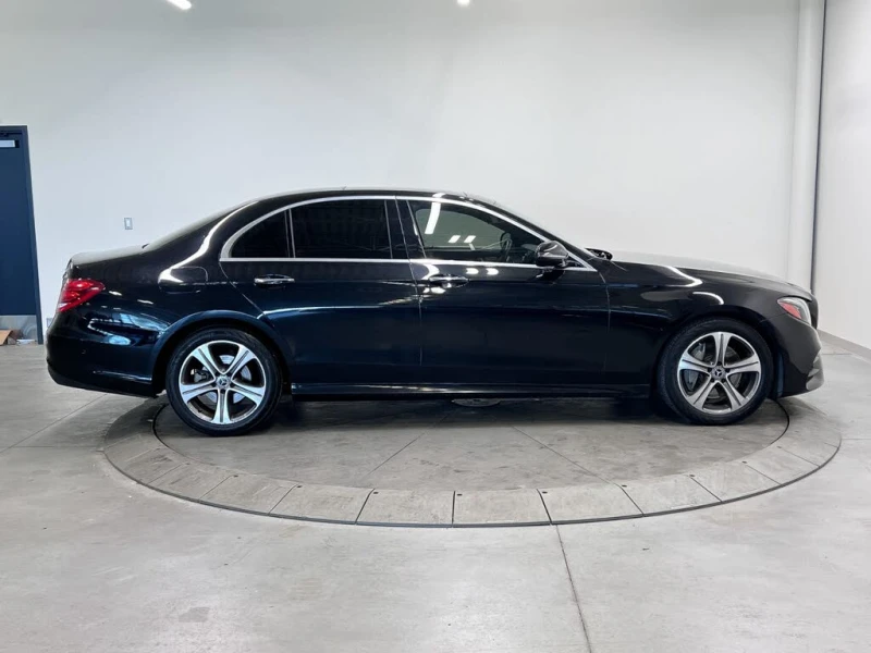 Mercedes-Benz E 350 4MATIC BURMESTER* PANO* CAM* BLINDSPOT* KEYLESS* , снимка 2 - Автомобили и джипове - 52646438