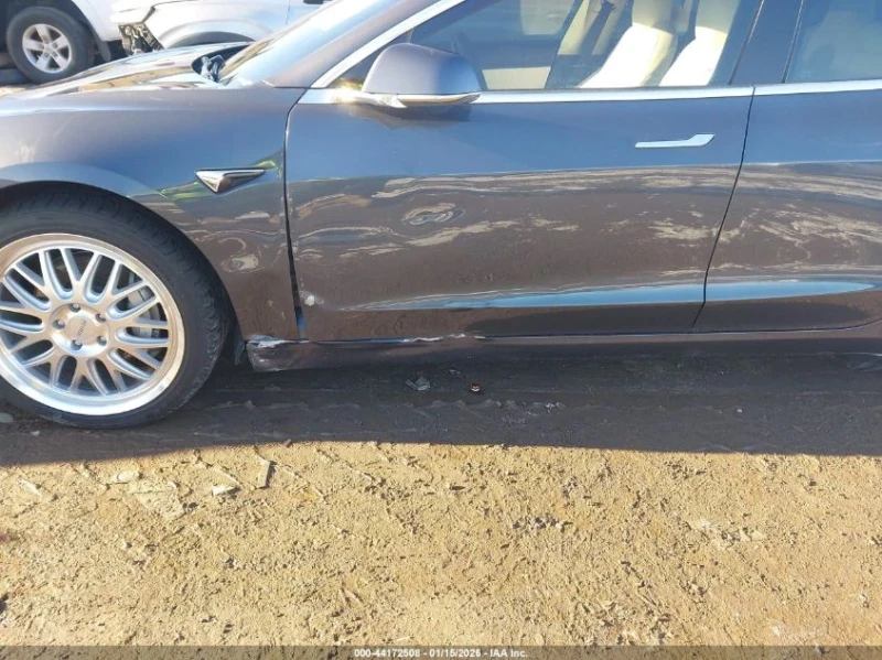 Tesla Model 3 LONG RANGE DUAL MOTOR ALL-WHEEL DRIVE, снимка 5 - Автомобили и джипове - 53378154