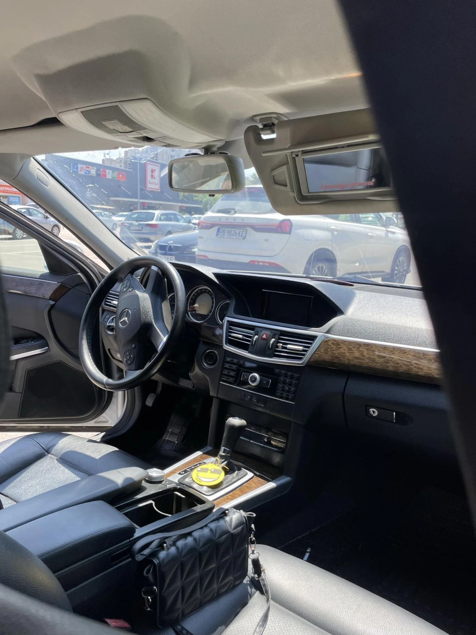 Mercedes-Benz E 200  - изображение 7