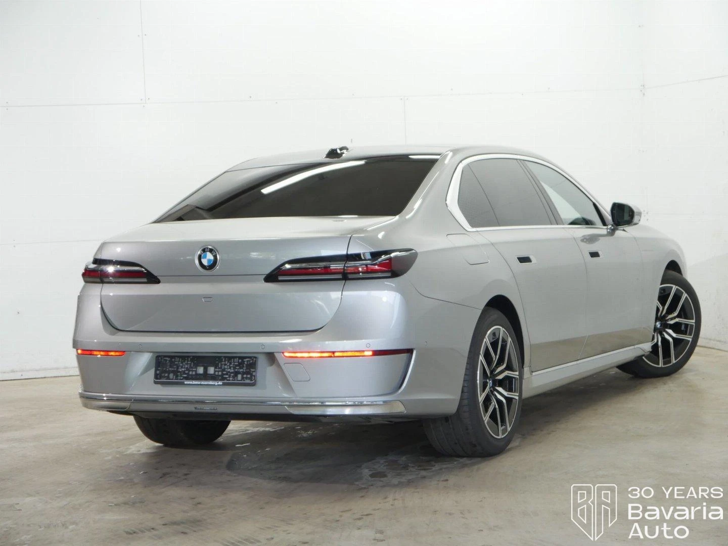BMW 740 d xDrive Individual - изображение 3