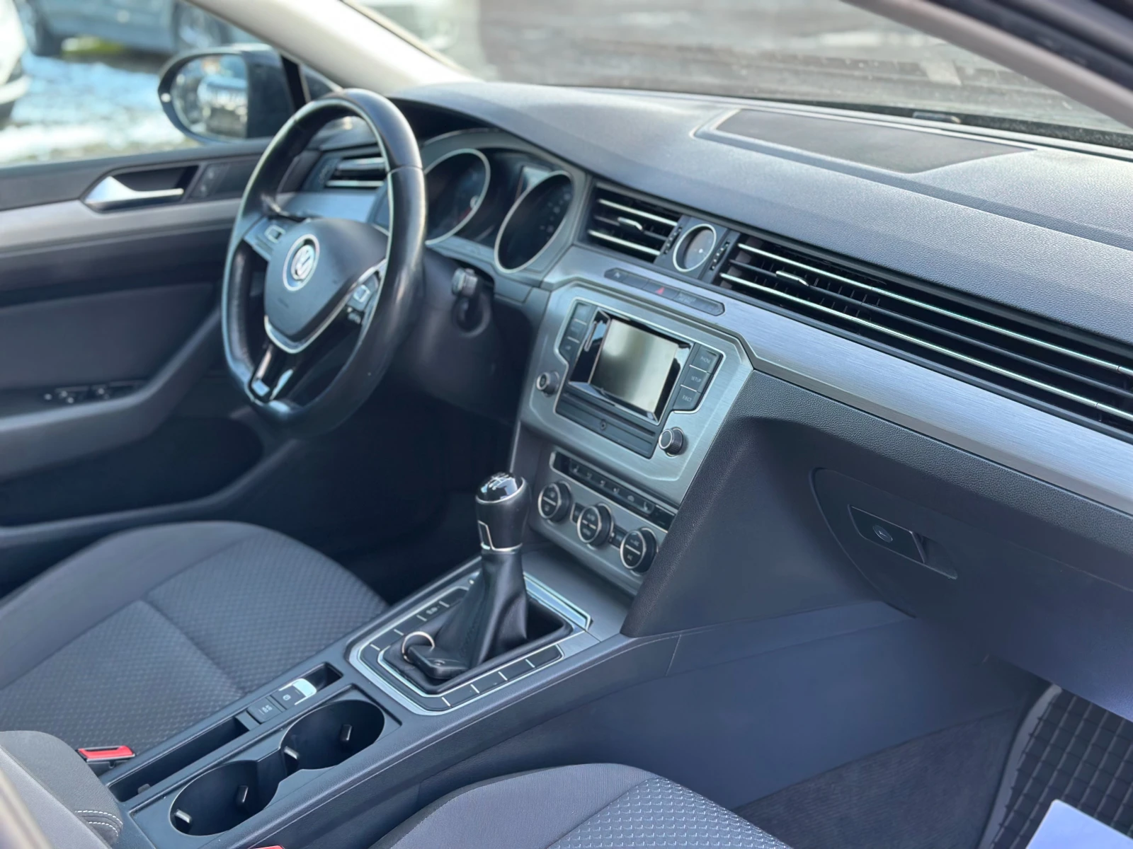 VW Passat 1.6TDi HighLine | Mobile.bg � ����������� 13