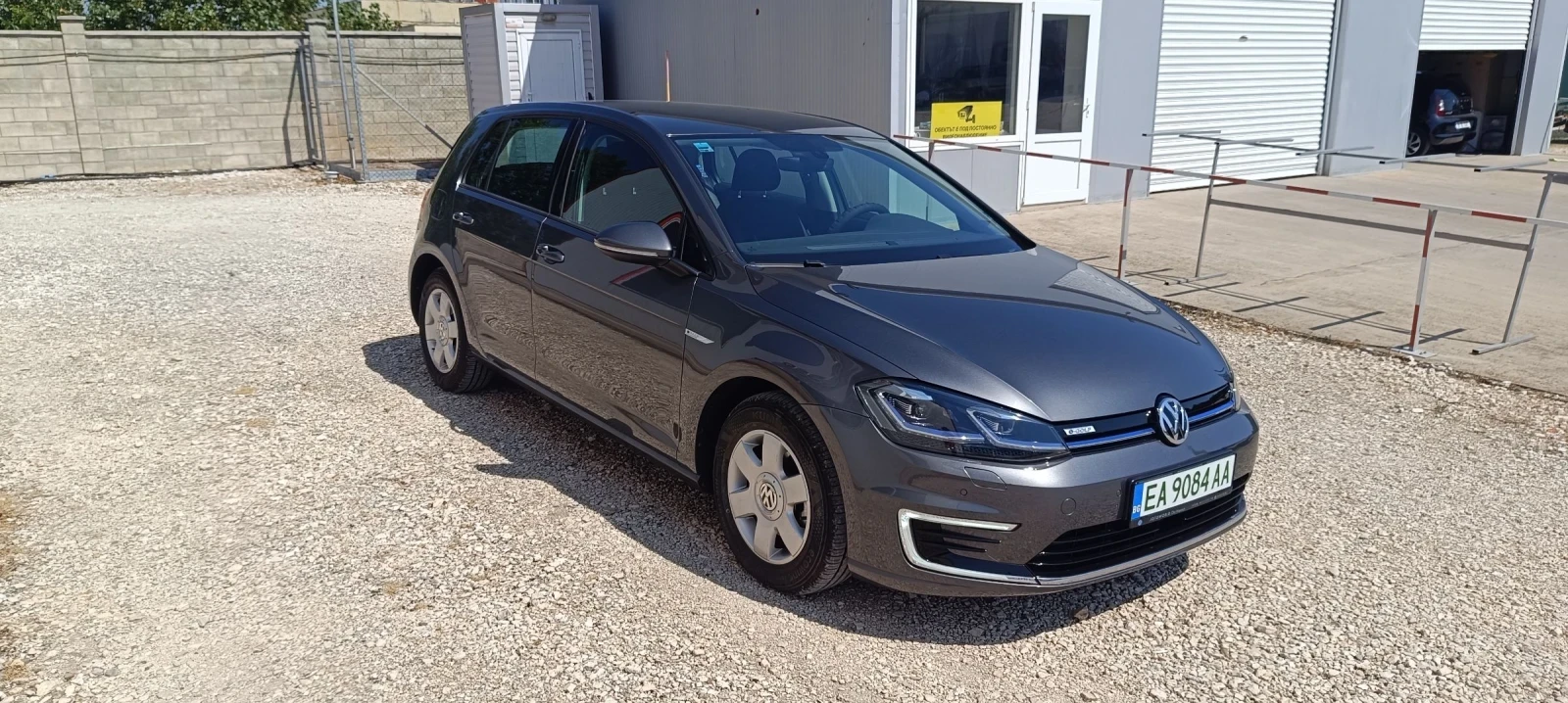 VW Golf Electric 36.8 KW CCS 2020 г., снимка 2 - Автомобили и джипове - 53732191