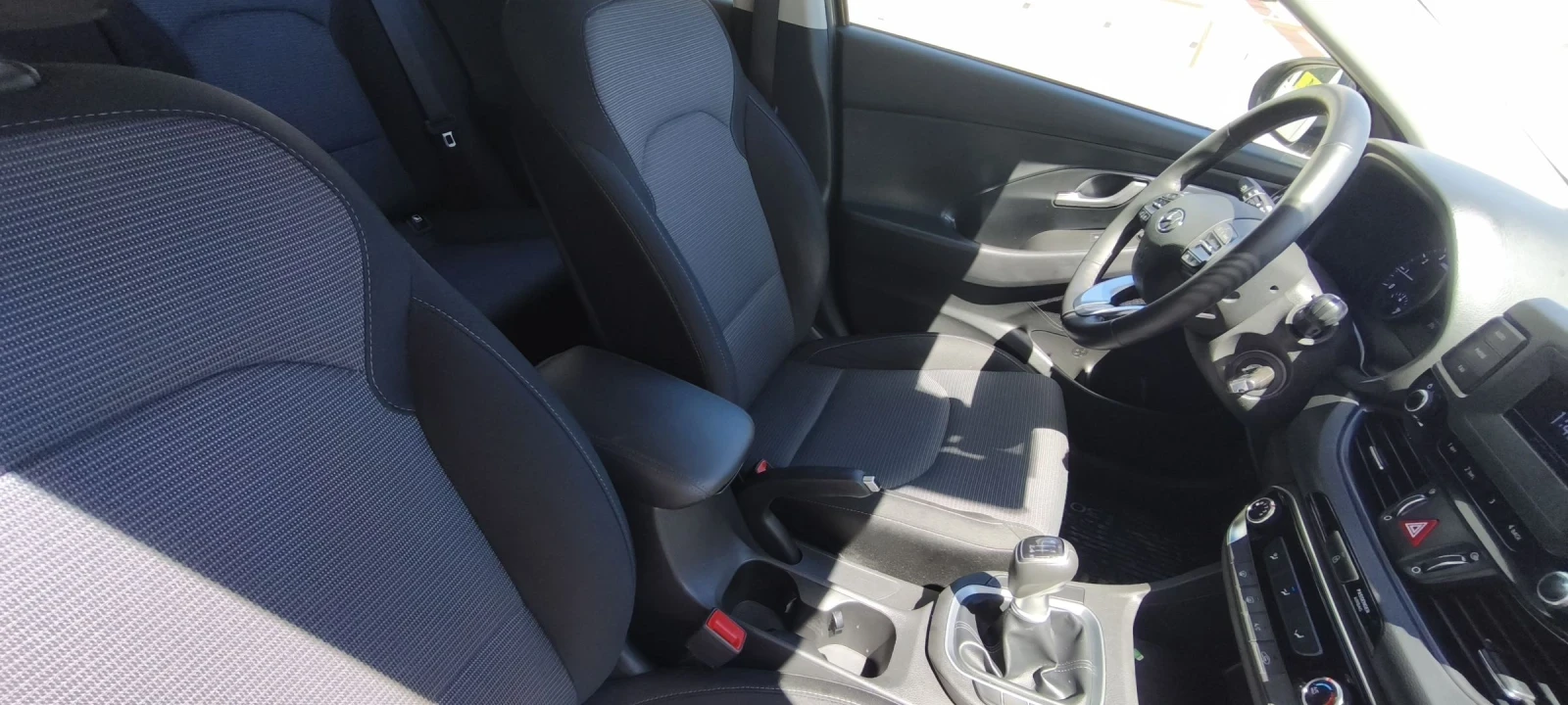 Hyundai I30 1.5i Benzin 2024 г. 6 скорости Гаранция , снимка 12 - Автомобили и джипове - 53732191
