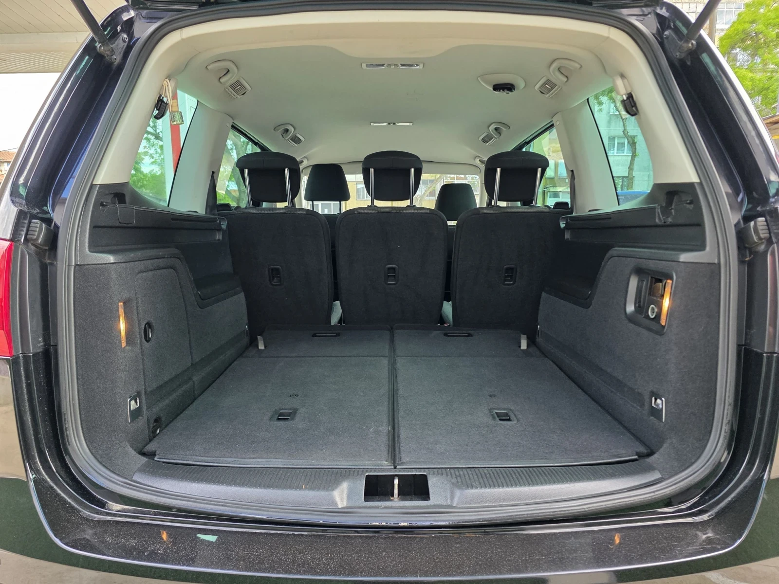 VW Sharan 2.0TDI.170PS.6+ 1LED.FAROVE., снимка 16 - Автомобили и джипове - 54544177