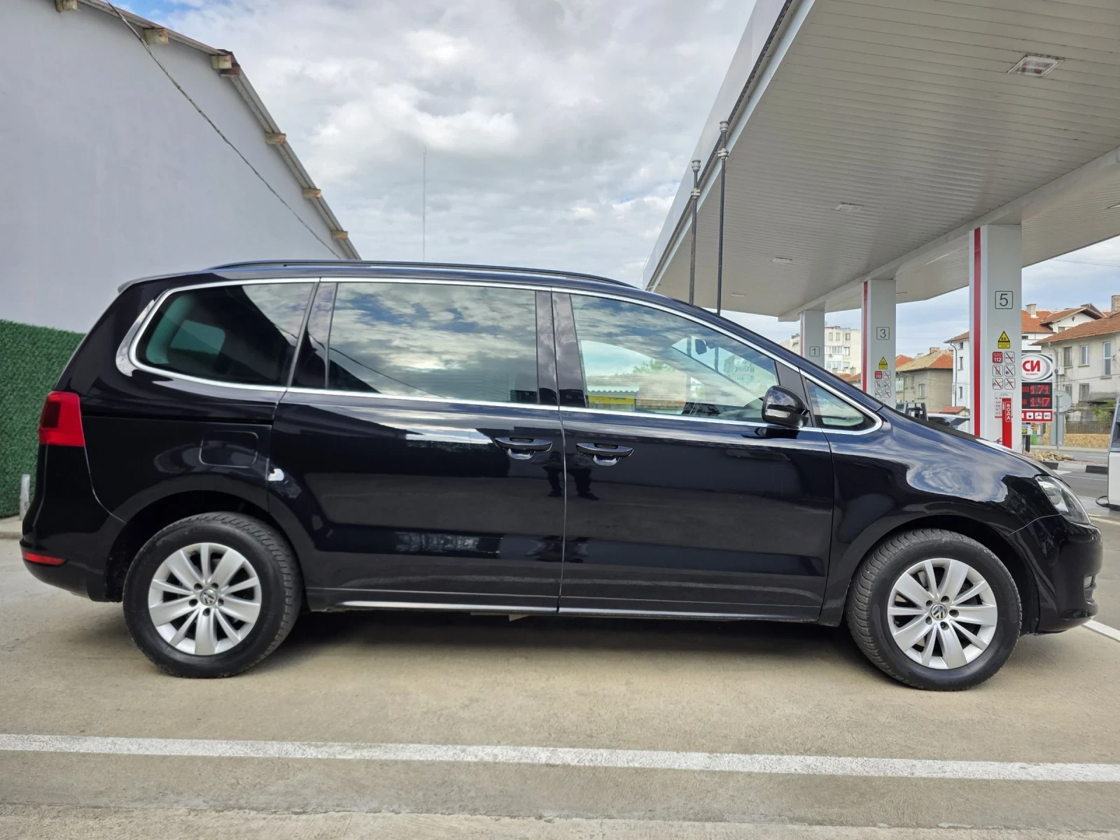 VW Sharan 2.0TDI.170PS.6+ 1LED.FAROVE., снимка 4 - Автомобили и джипове - 54544177