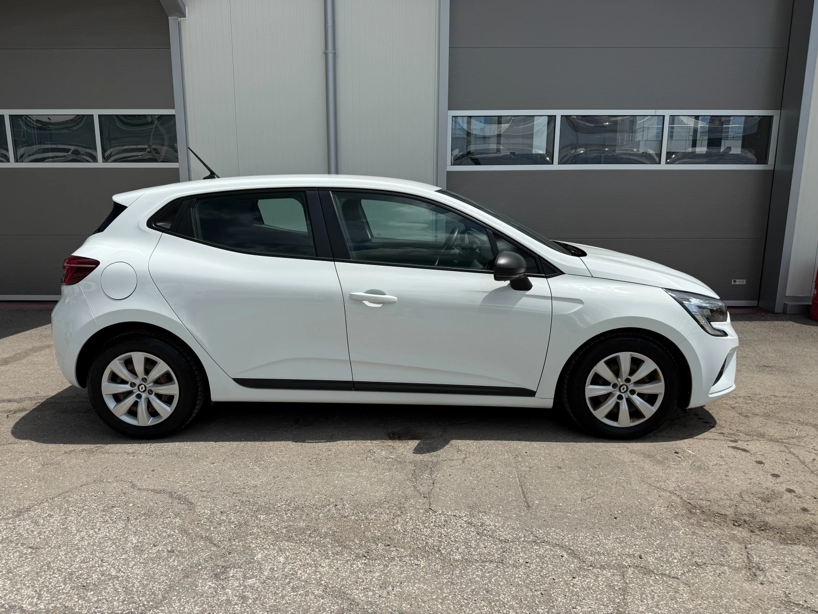 Renault Clio Фабрична Гаранция Върнат от лизинг. Фабрична газ, снимка 6 - Автомобили и джипове - 54701871
