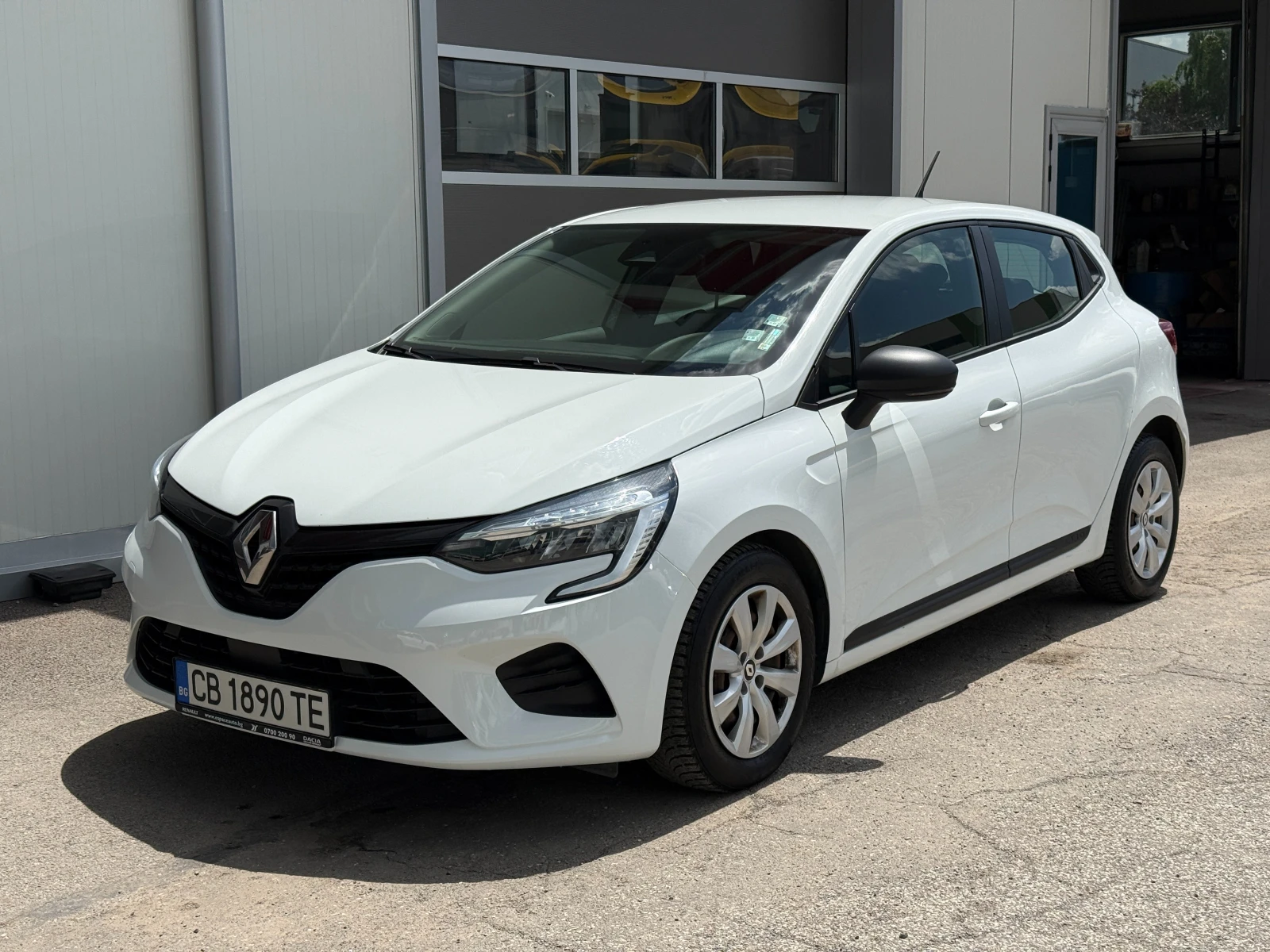 Renault Clio Фабрична Гаранция Върнат от лизинг. Фабрична газ