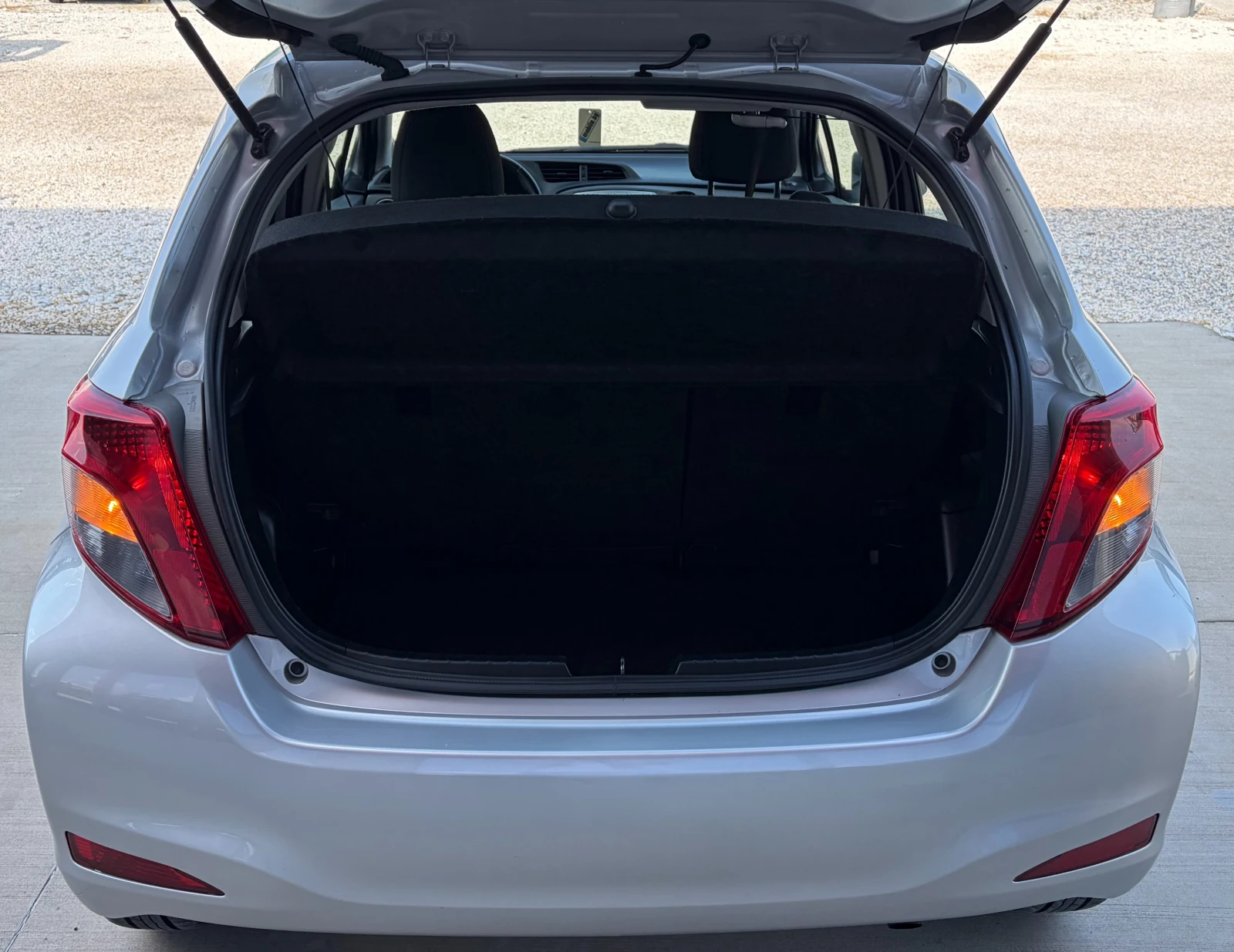 Toyota Yaris 1.4 D-4D , снимка 10 - Автомобили и джипове - 54831720