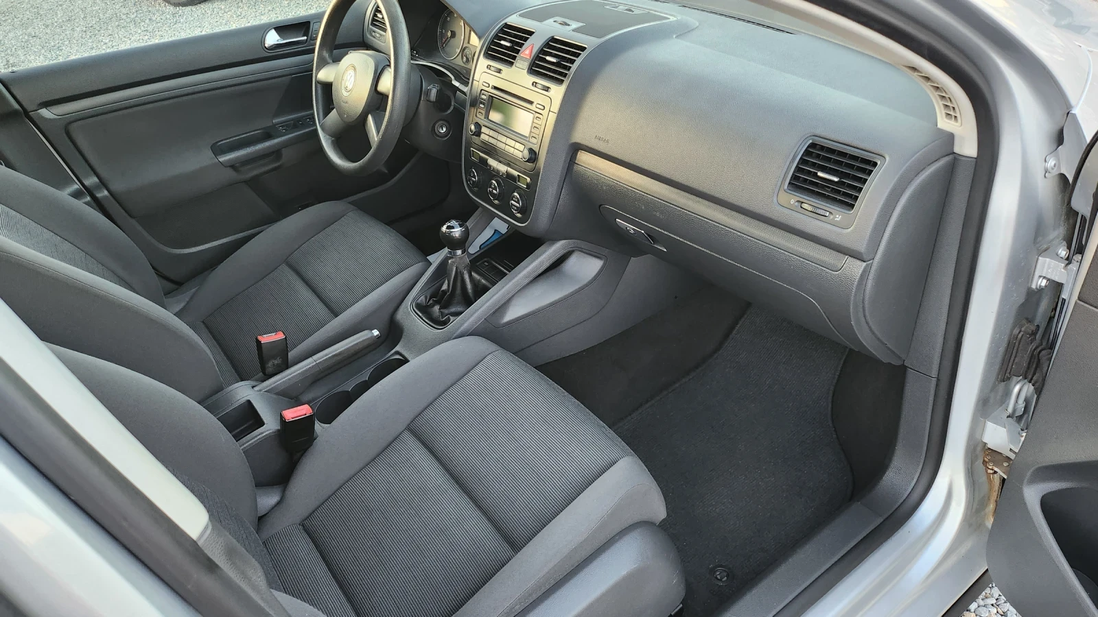 VW Golf 1.9 TDI 105 Коня, снимка 14 - Автомобили и джипове - 54936481