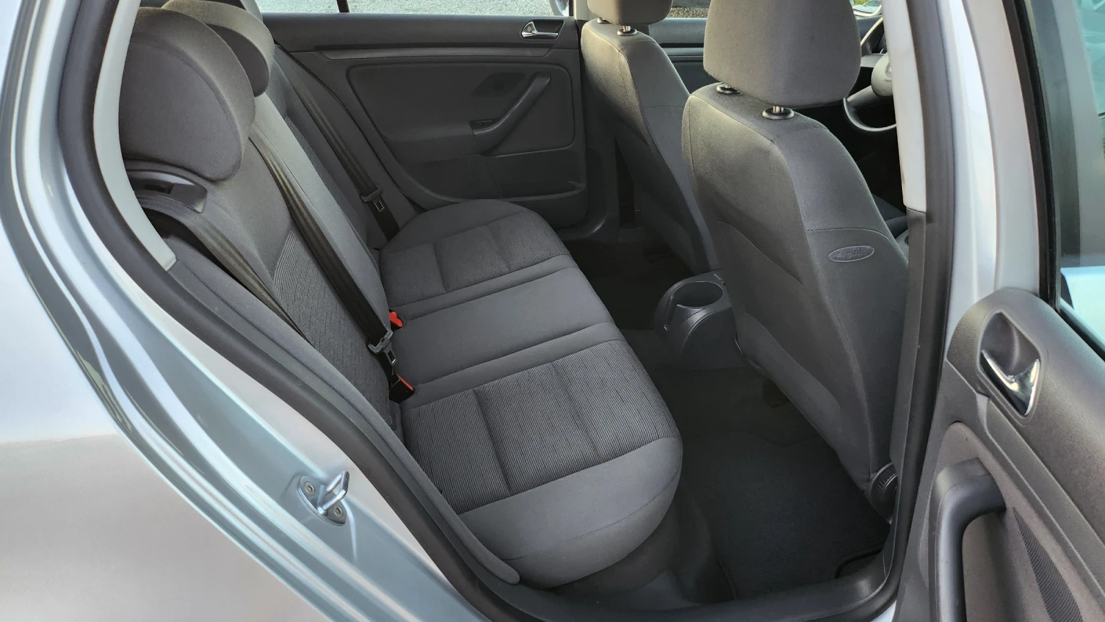 VW Golf 1.9 TDI 105 Коня, снимка 10 - Автомобили и джипове - 54936481