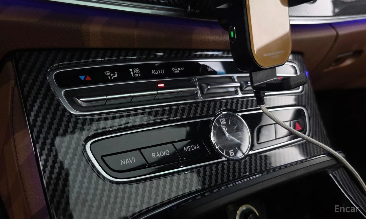 Mercedes-Benz E 220 d Coupe AMG Line* BURMESTER* ХЕДЪП* PANORAMA* , снимка 13 - Автомобили и джипове - 55522727
