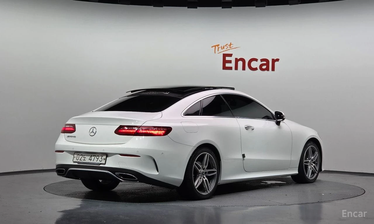 Mercedes-Benz E 220 d Coupe AMG Line* BURMESTER* ХЕДЪП* PANORAMA* , снимка 3 - Автомобили и джипове - 55522727