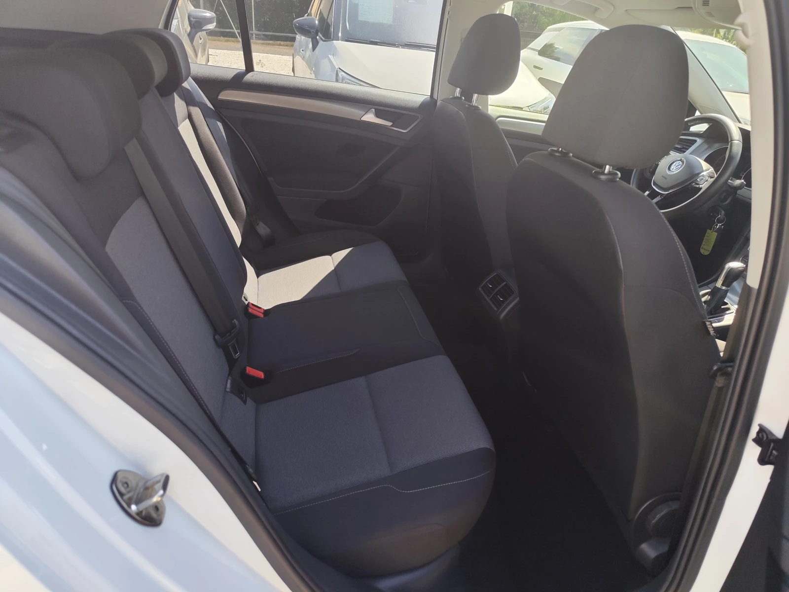 VW Golf 7* 1.6TDi* АВТОМАТИК* EURO5B* , снимка 12 - Автомобили и джипове - 55938694