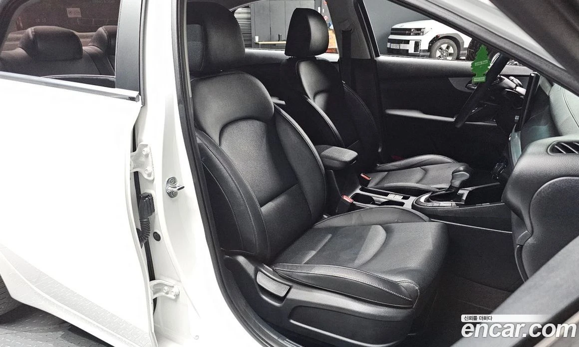 Kia K3 1.6 Trendy, снимка 16 - Автомобили и джипове - 56157295