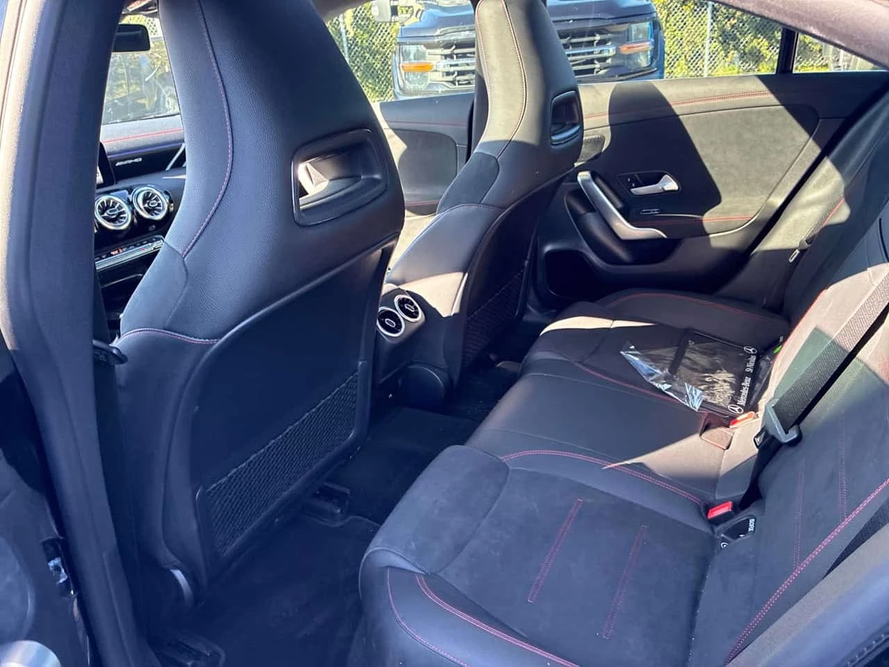 Mercedes-Benz CLA / АЛКАНТАРА / ЧЕРВЕН КОНЕЦ / ДИСТРОНИК / ПАНОРАМА, снимка 12 - Автомобили и джипове - 56262210
