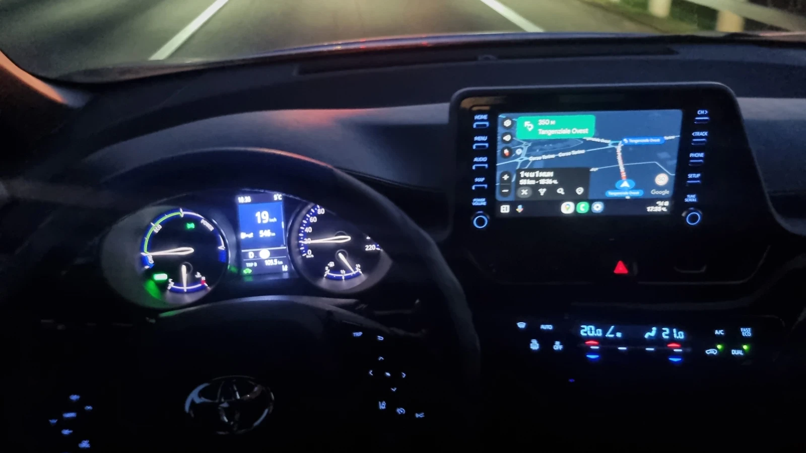 Toyota C-HR   HYBRID E-CVT DISTRONIC KAMERA LTA LDA  | Mobile.bg   12