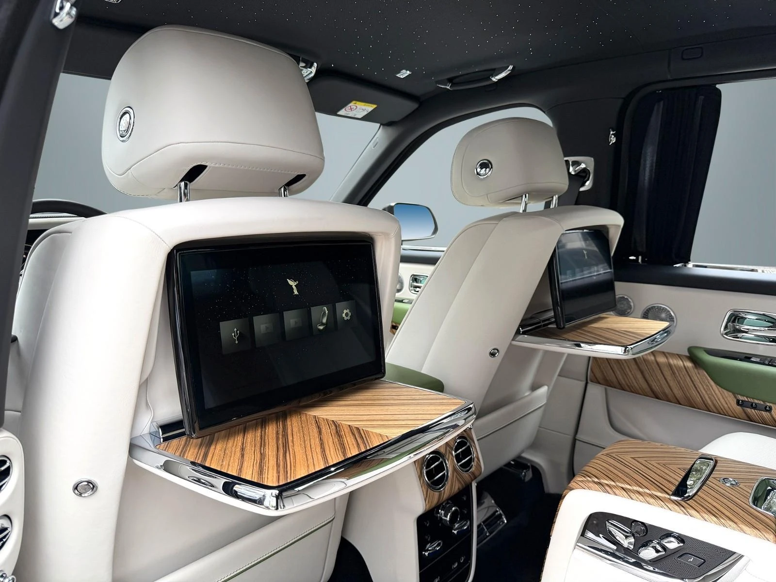 Rolls-Royce Cullinan SERIES II/FACELIFT/4-SEATS/SHOOTING STAR/BESPOKE/, снимка 11 - Автомобили и джипове - 53732605