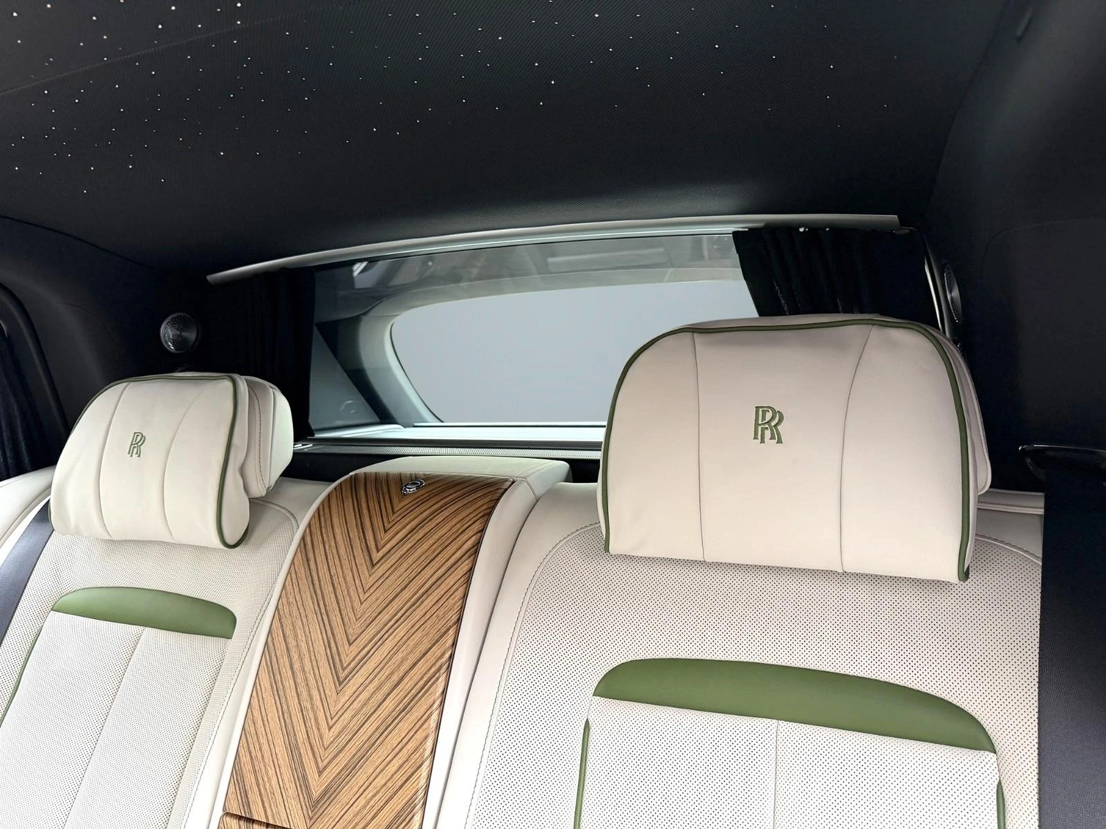 Rolls-Royce Cullinan SERIES II/FACELIFT/4-SEATS/SHOOTING STAR/BESPOKE/, снимка 13 - Автомобили и джипове - 53732605
