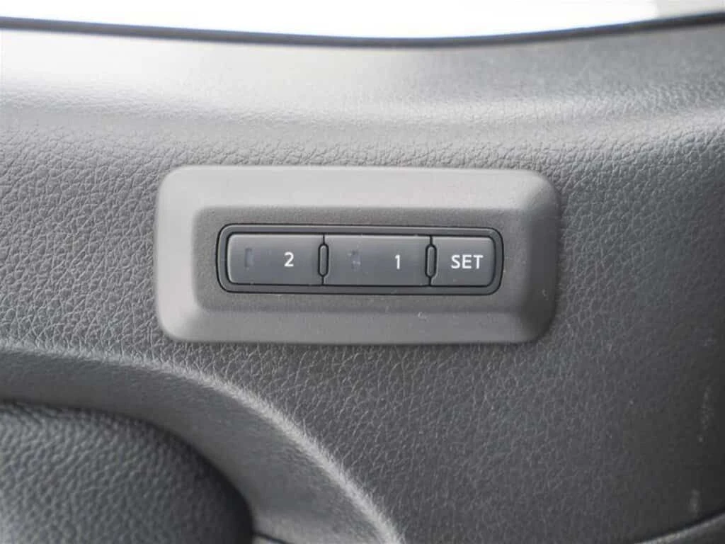 Nissan Titan crew cab * XD PRO 4X 4x4 Diesel Navigation Bac * CARFAX * Ц, снимка 9 - Автомобили и джипове - 53736061