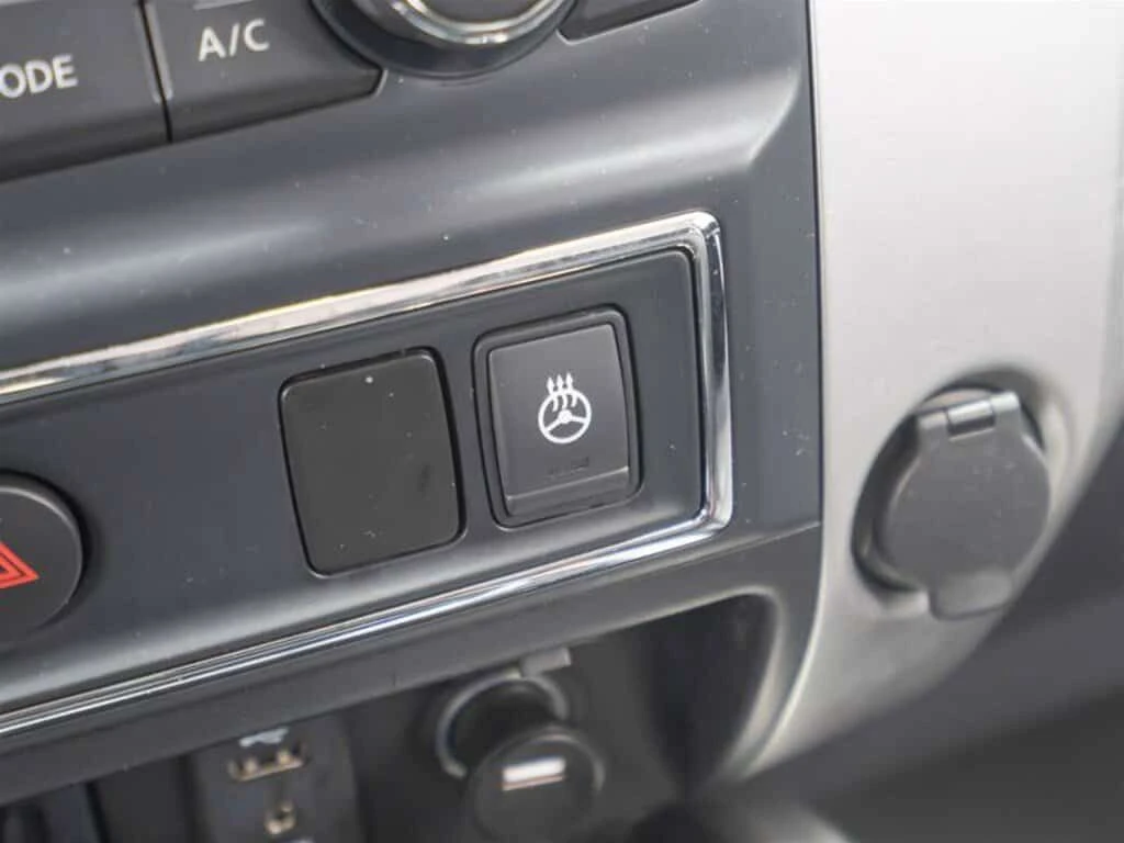 Nissan Titan crew cab * XD PRO 4X 4x4 Diesel Navigation Bac * CARFAX * Ц, снимка 13 - Автомобили и джипове - 53736061