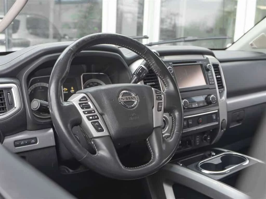 Nissan Titan crew cab * XD PRO 4X 4x4 Diesel Navigation Bac * CARFAX * Ц, снимка 8 - Автомобили и джипове - 53736061