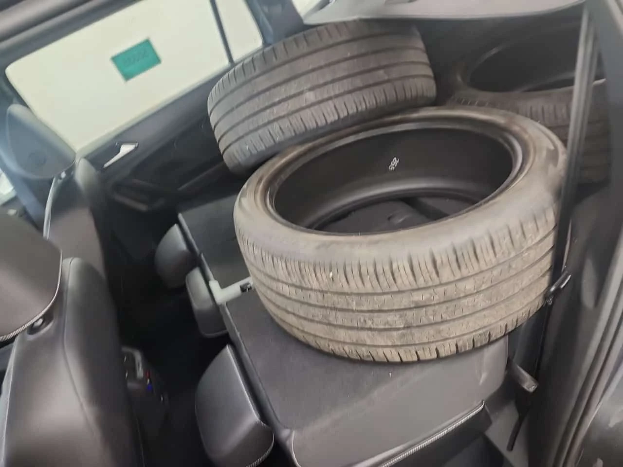 VW Tiguan *  R LINE * ОБДУХВАНЕ * ПАНОРАМА * 2 КЛЮЧА * , снимка 13 - Автомобили и джипове - 54792043