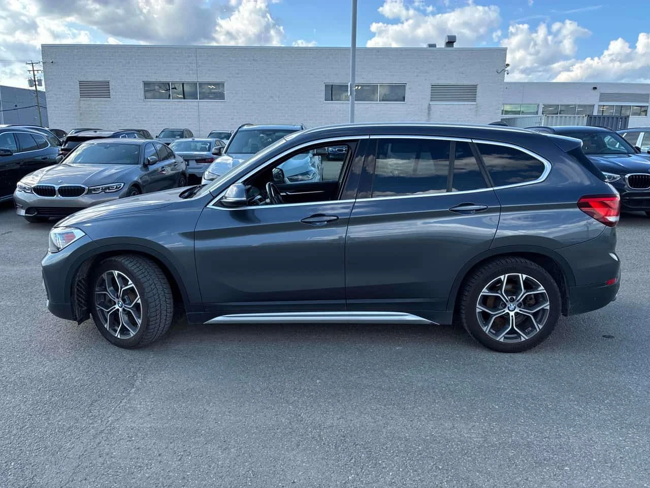 BMW X1 xDrive28i | CARFAX | АВТОКРЕДИТ БЕЗ ПЪРВОНАЧАЛНА , снимка 3 - Автомобили и джипове - 55402948