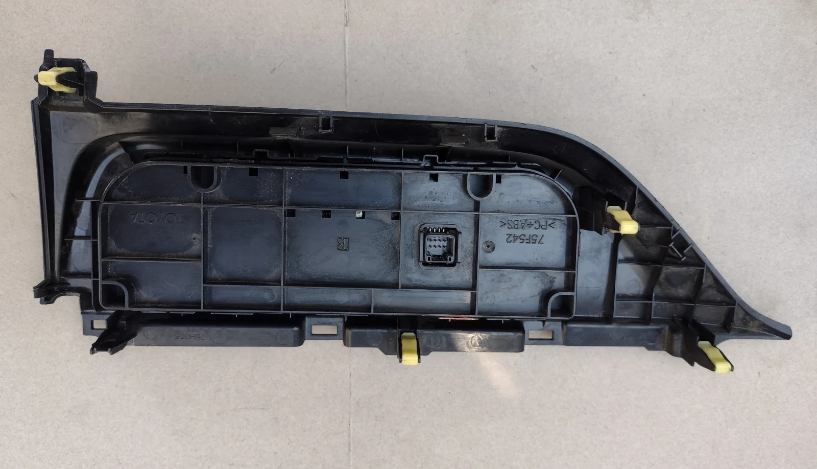 75F542     Toyota Auris II (2012-2018) 75F542 | Mobile.bg   2