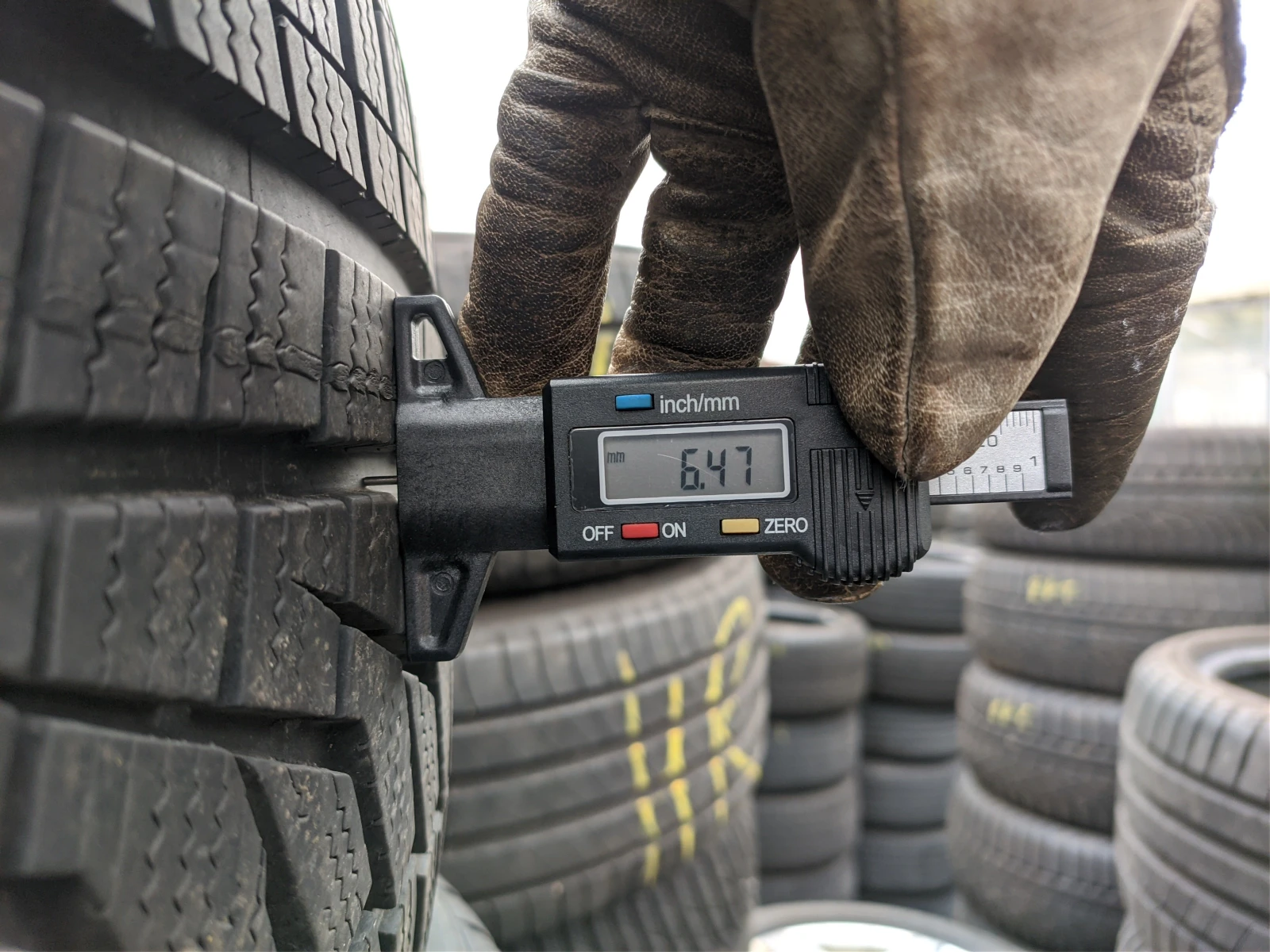 Гуми Зимни 255/45R19, снимка 3 - Гуми и джанти - 55492250
