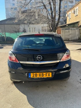 Opel Astra 1.8 140ксАвтоматик ПЕРФЕКТЕН БЕЗ ЗАБЕЛЕЖКИ , снимка 4