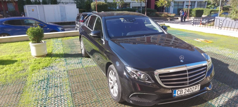 Mercedes-Benz E 220 Avantgare 4 matic  , снимка 2 - Автомобили и джипове - 47567565