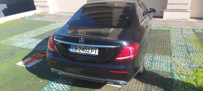 Mercedes-Benz E 220 Avantgare 4 matic  , снимка 3 - Автомобили и джипове - 47567565