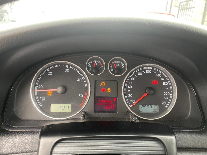 VW Passat 1.9D, снимка 16 - Автомобили и джипове - 48306427