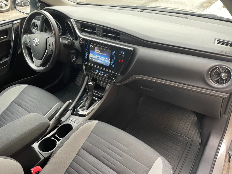 Toyota Auris 1.6 CVT Facelift, снимка 16 - Автомобили и джипове - 48595559