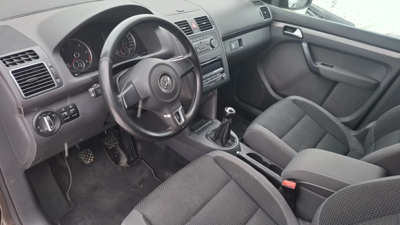 VW Touran 2.0 TDI, снимка 7 - Автомобили и джипове - 49169752